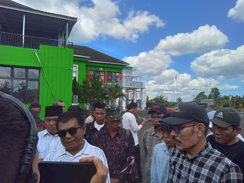 Masyarakat Benteng  tolak perusahaan ilegal.